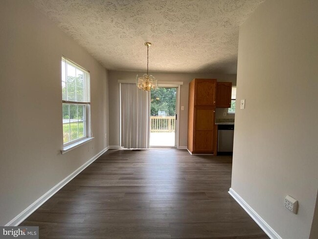 Building Photo - 4786 Calvert Dr