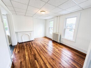 Building Photo - 834 Warren St
