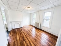 Building Photo - 834 Warren St
