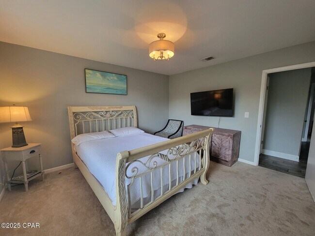 Building Photo - 633 Amberjack Dr
