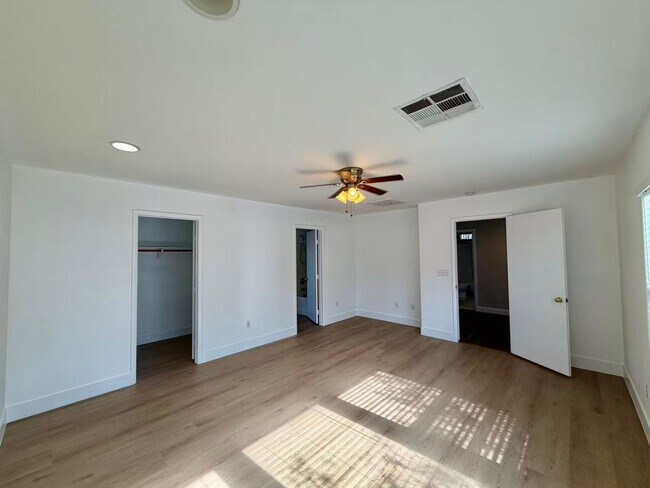 Building Photo - Beautiful two-story home featuring 3 bedrooms, 2.5 bathrooms