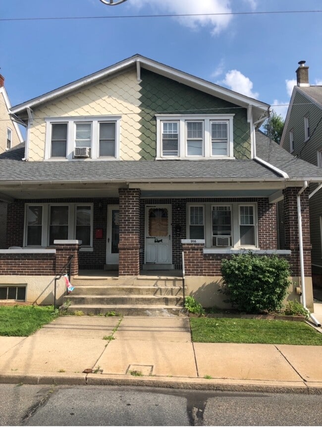 Building Photo - Modern remodeled home in Emmaus.