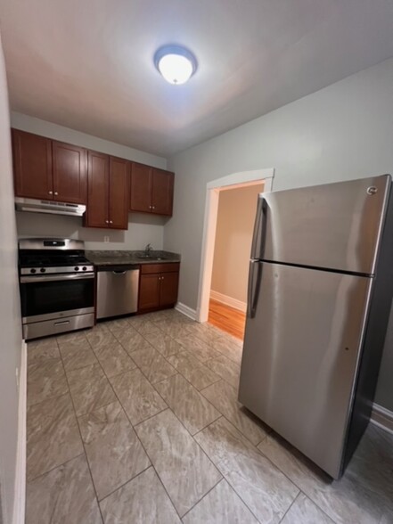 Building Photo - 3222 N Karlov Ave