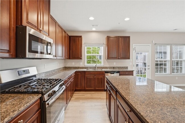 Building Photo - 202 Pointe View Dr