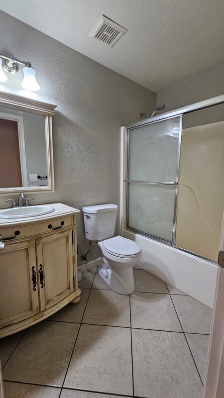 Building Photo - 711 S Roca St