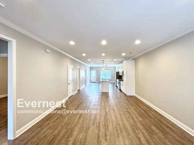 Building Photo - 3-Bedroom, 2-Bathroom Home in a Convenient...