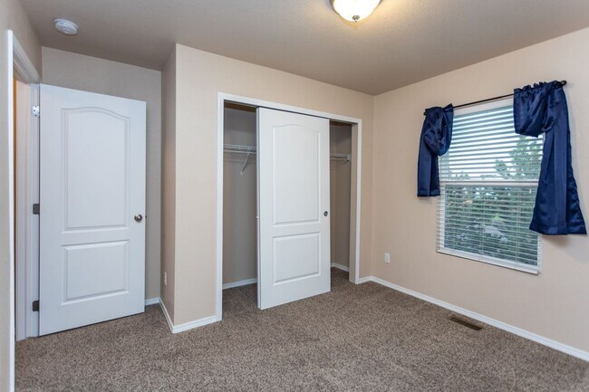 Building Photo - Beautiful 3-Bedroom Home Near Powers Corridor!