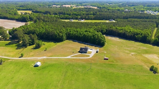 Building Photo - Quiet Country Living on 6+ Acres Between Rocky Mount and Wilson