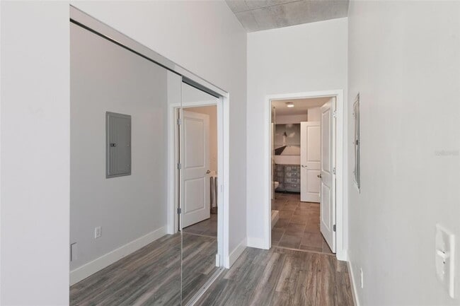 Building Photo - 777 N Ashley Dr