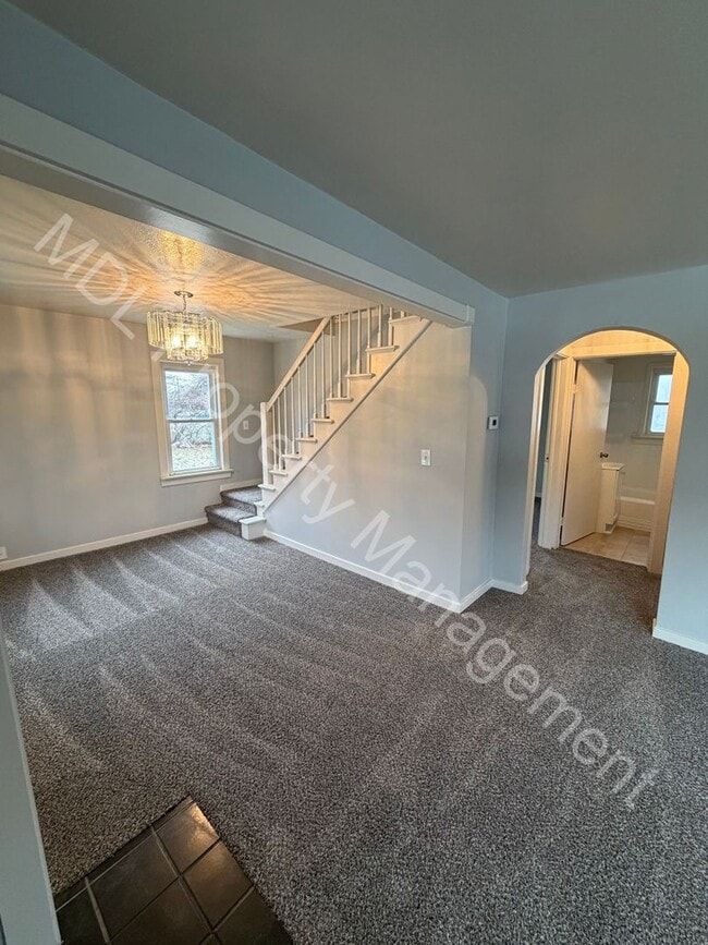 Building Photo - Adorable 2 Bedroom Home with 2nd Level and a Garage!!