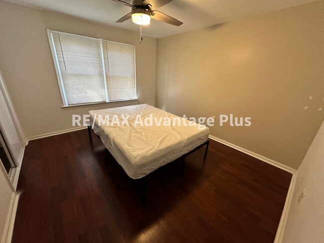 Building Photo - Spacious 4-Bedroom Home in Town of Farmville!