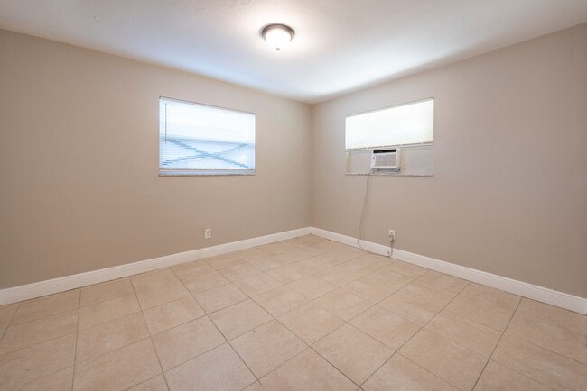 Building Photo - 1108 NW 5th Ave