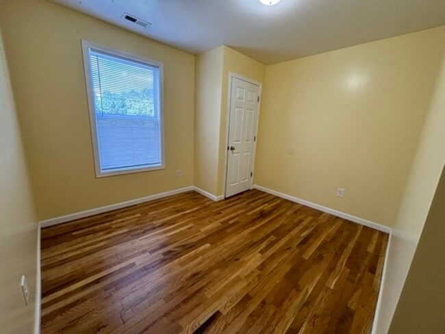 Building Photo - 6 Townview Dr