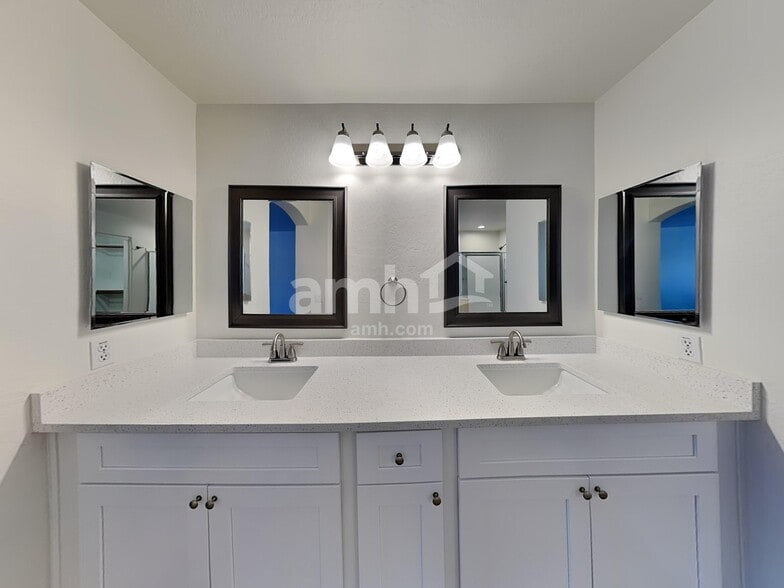 Building Photo - 12730 W Catalina Dr