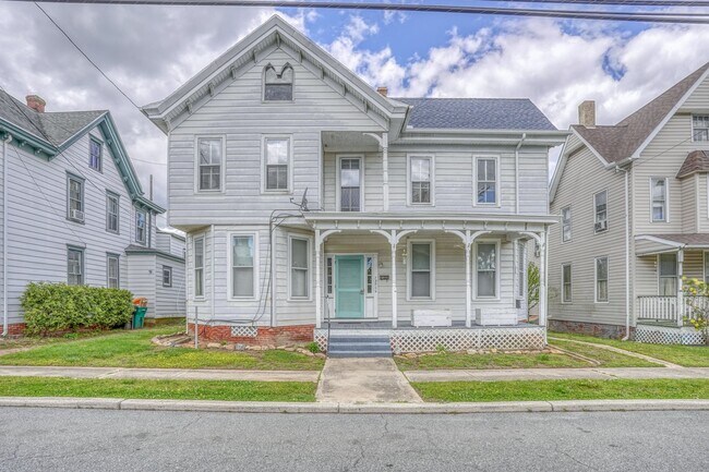 Building Photo - 132 W Mt Vernon St