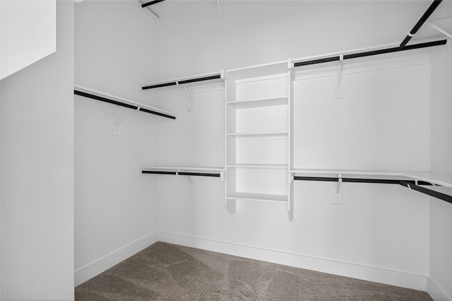Building Photo - 7613 Reis Ln