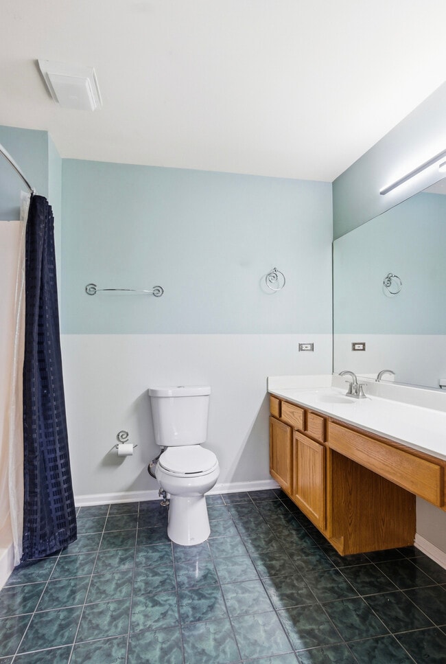 Building Photo - 5610 W Von Ave