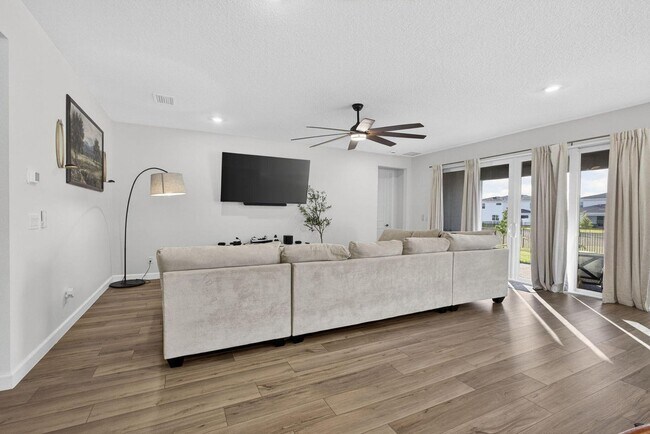 Building Photo - 1543 Stockbridge St