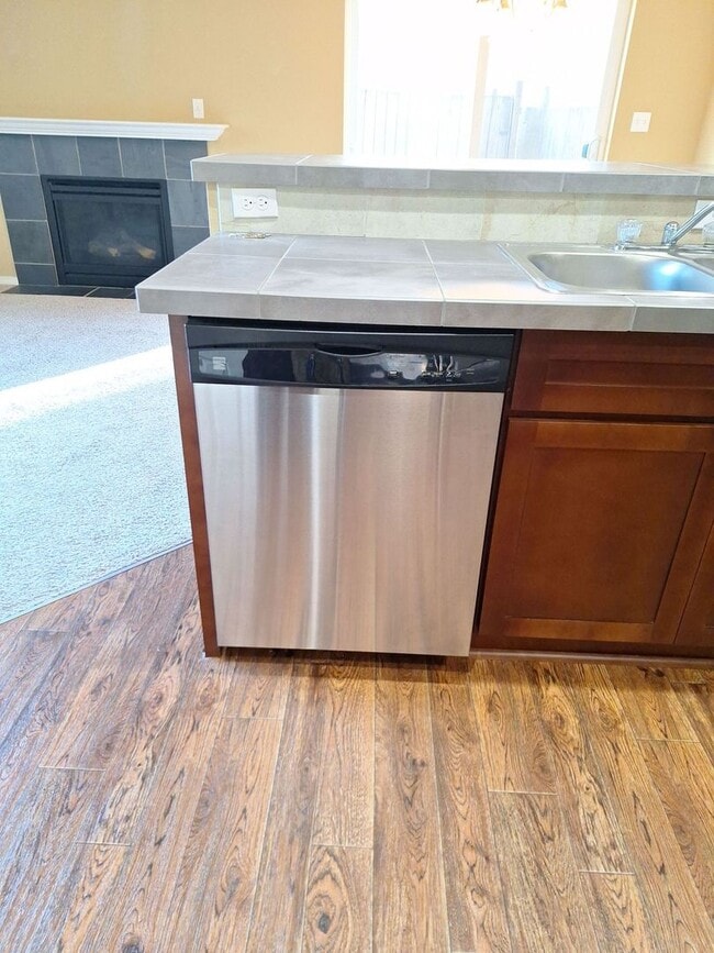 Building Photo - Central Valley Area - 2 Story Home (3Bed, 2.5 Bath)