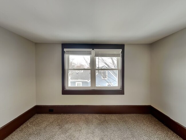 Building Photo - WINTER SPECIAL!! 3 Bedroom, 1 Bathroom Hou...