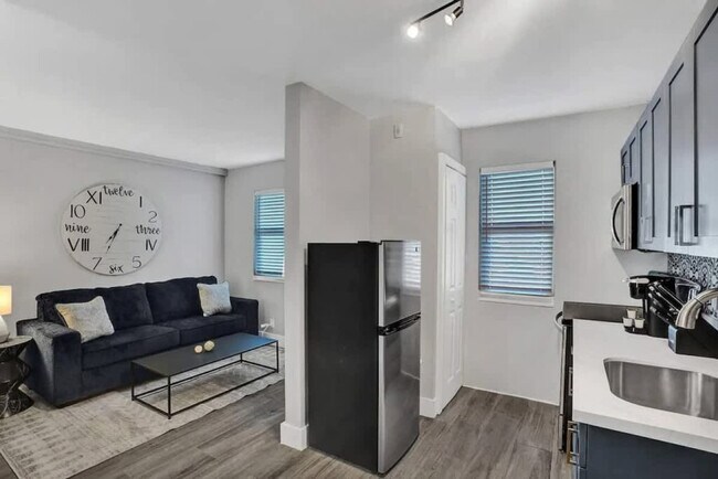 Building Photo - 50 Davie Blvd