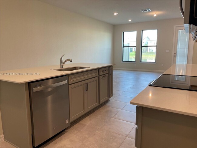 Building Photo - 2151 Appleton Cir S