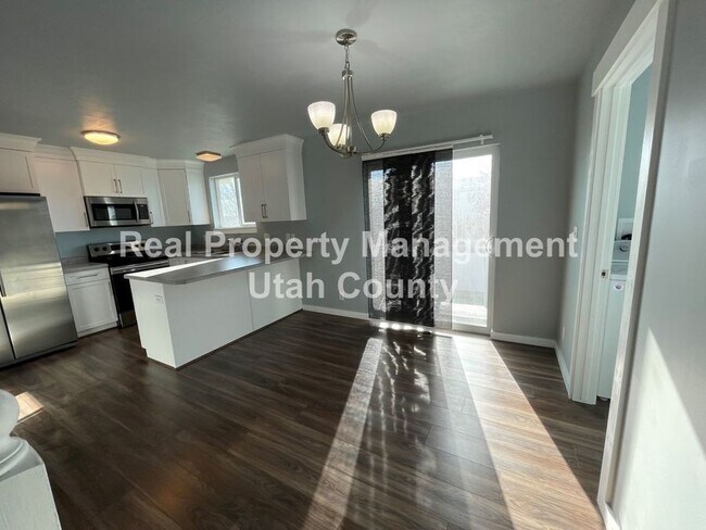 Building Photo - 310 E 300 S