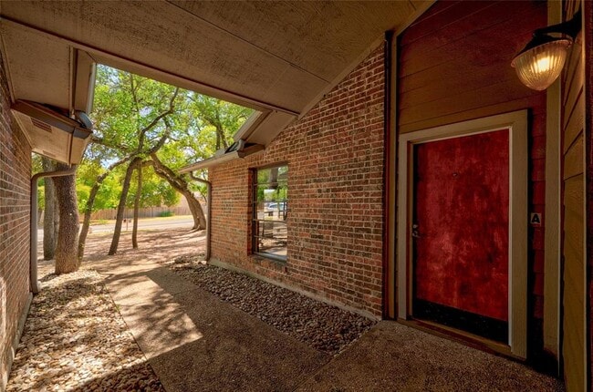 Building Photo - 8506 Mesa Dr