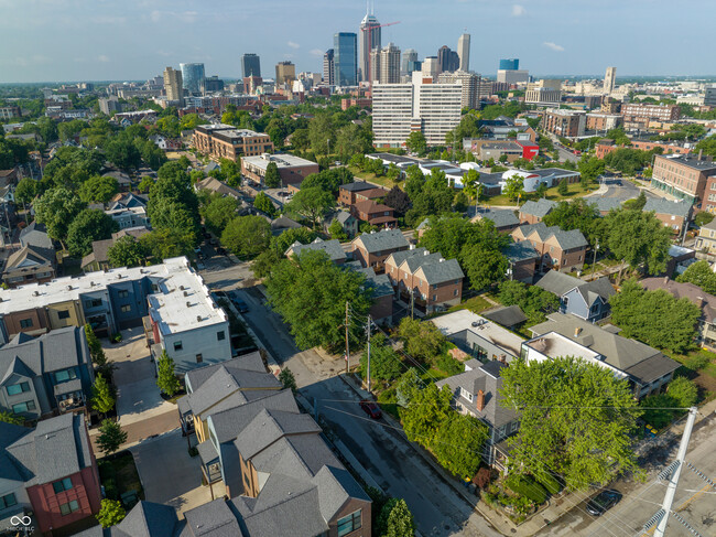 Building Photo - 1037 N Park Ave