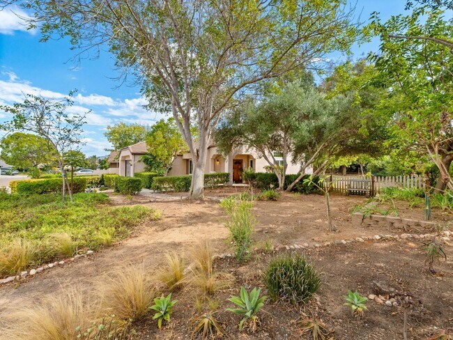 Building Photo - 5911 Rio Valle Dr