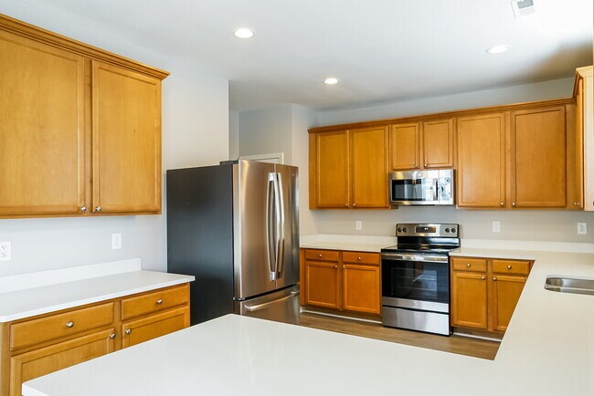 Building Photo - 5200 Tant Cir