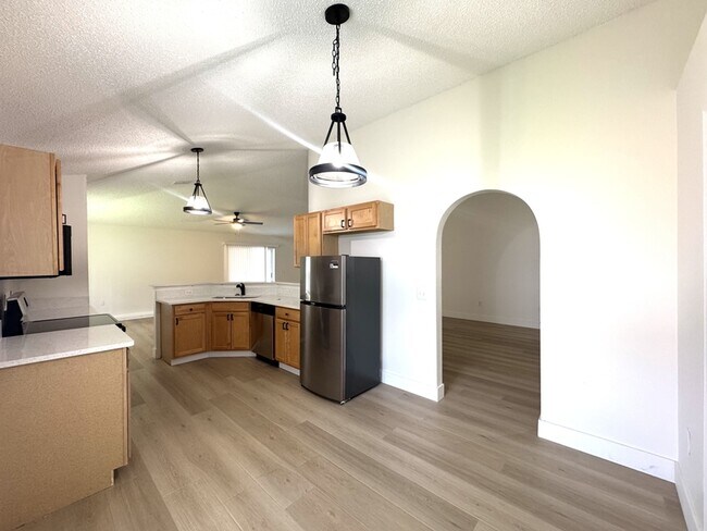 Building Photo - 964 Vanderbilt Dr