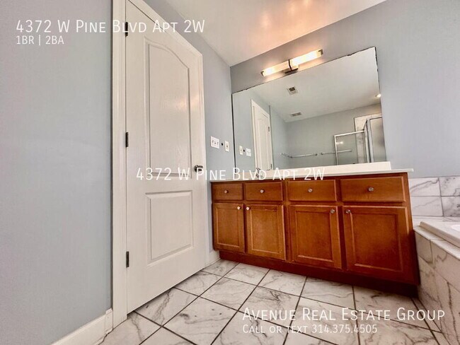 Building Photo - 4372 W Pine Blvd