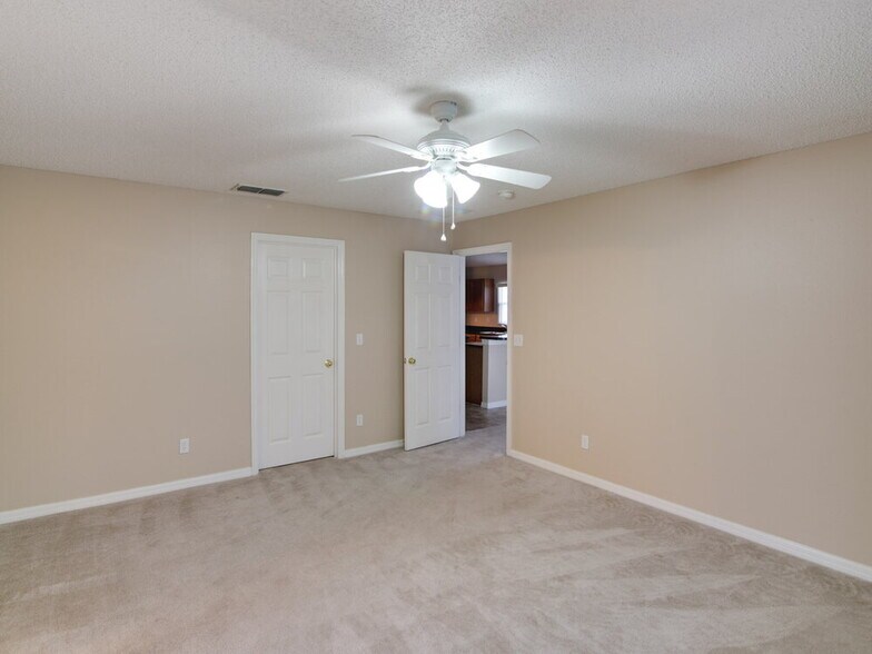 Building Photo - 3005 Lorimer Ct