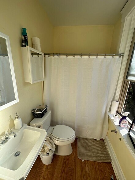 Building Photo - 2317 Flora St