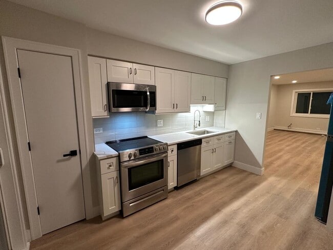 Building Photo - 1851 S Morris Hill Dr