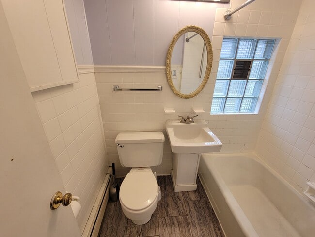 Building Photo - AVAILABLE JUNE - Charming 3 Bed, 1 Bath Home in East hillside!