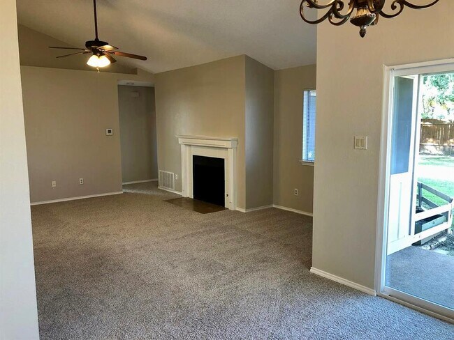 Building Photo - 6500 Jennings Dr