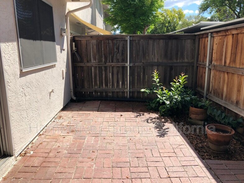 Building Photo - 3933 Oak Villa Cir