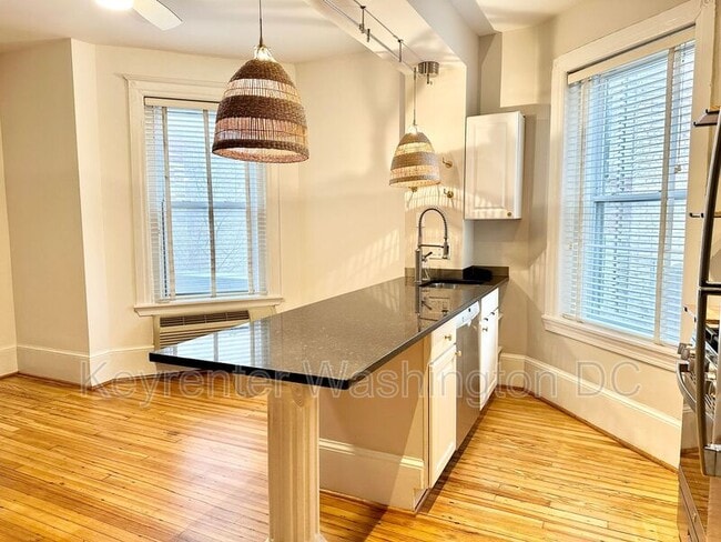 Building Photo - 3155 Mt Pleasant St NW