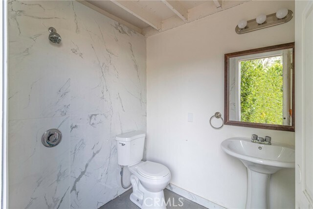 Building Photo - 10610 Nassau Ave