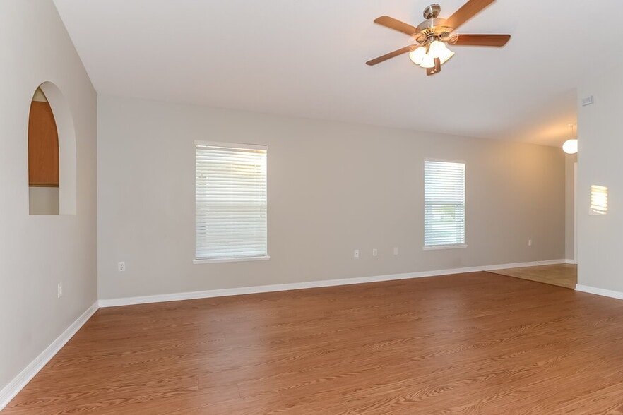 Building Photo - 17036 Lixberry Way