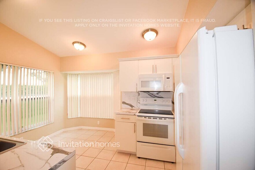 Building Photo - 211 NW 187th Ave