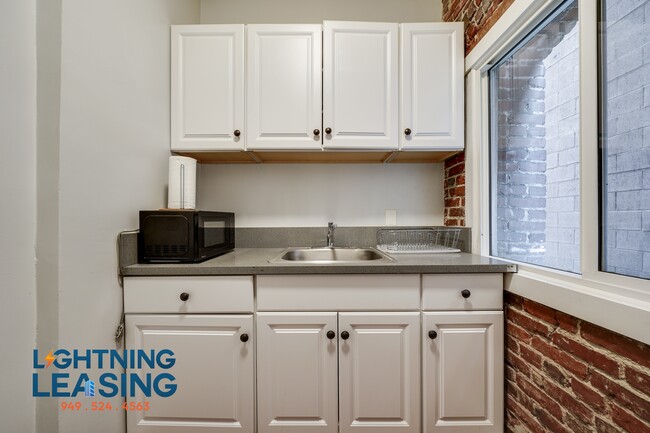 Building Photo - 1420 Flower St