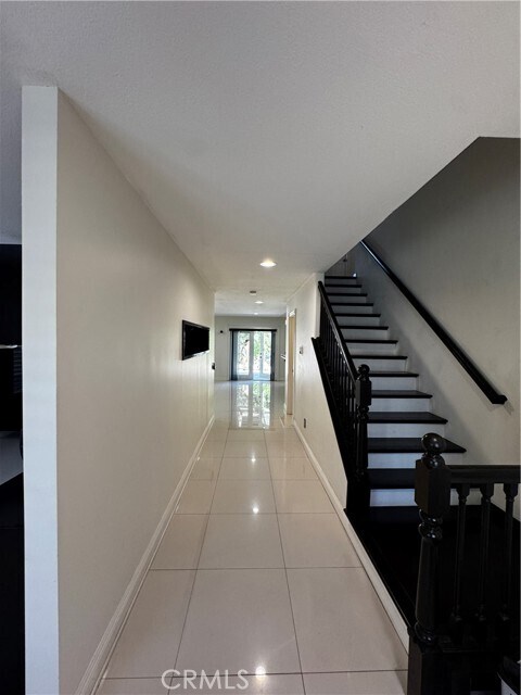 Building Photo - 10 Ivy Ln
