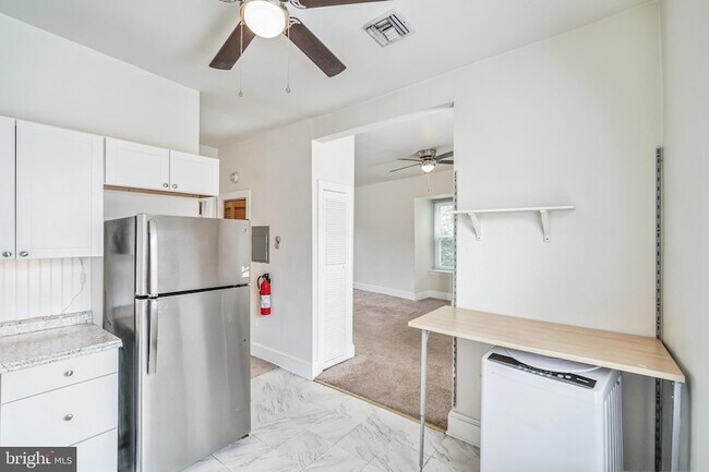 Building Photo - 4373 Cresson St