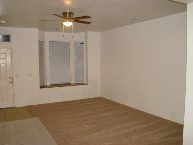 Building Photo - 23855 Pebworth Pl