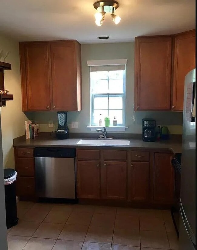 Building Photo - 9805 Castain Dr