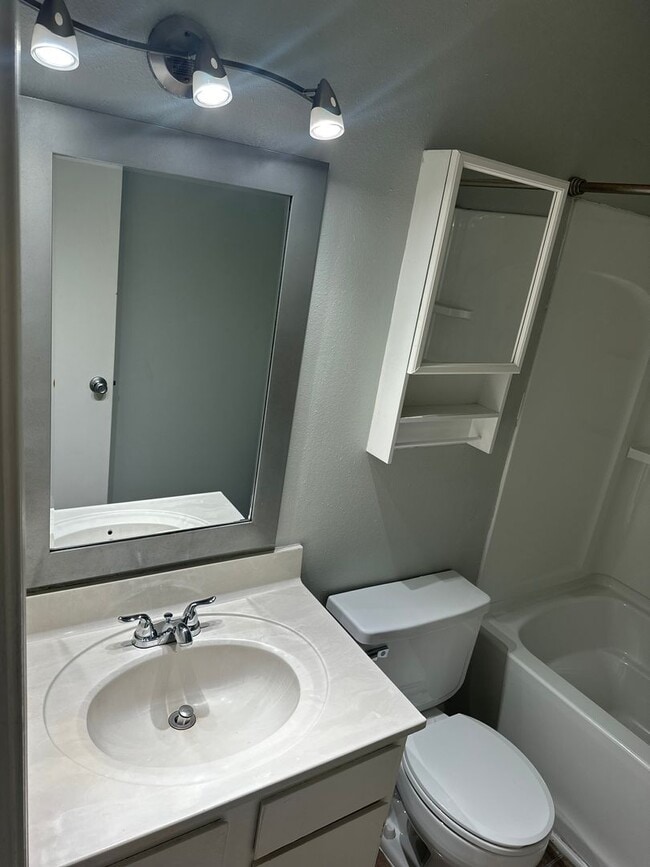 Building Photo - 2-Bedroom, 2-Bathroom End Unit Condo with ...