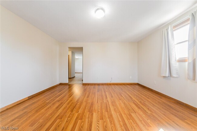 Building Photo - 8122 Brookside Dr